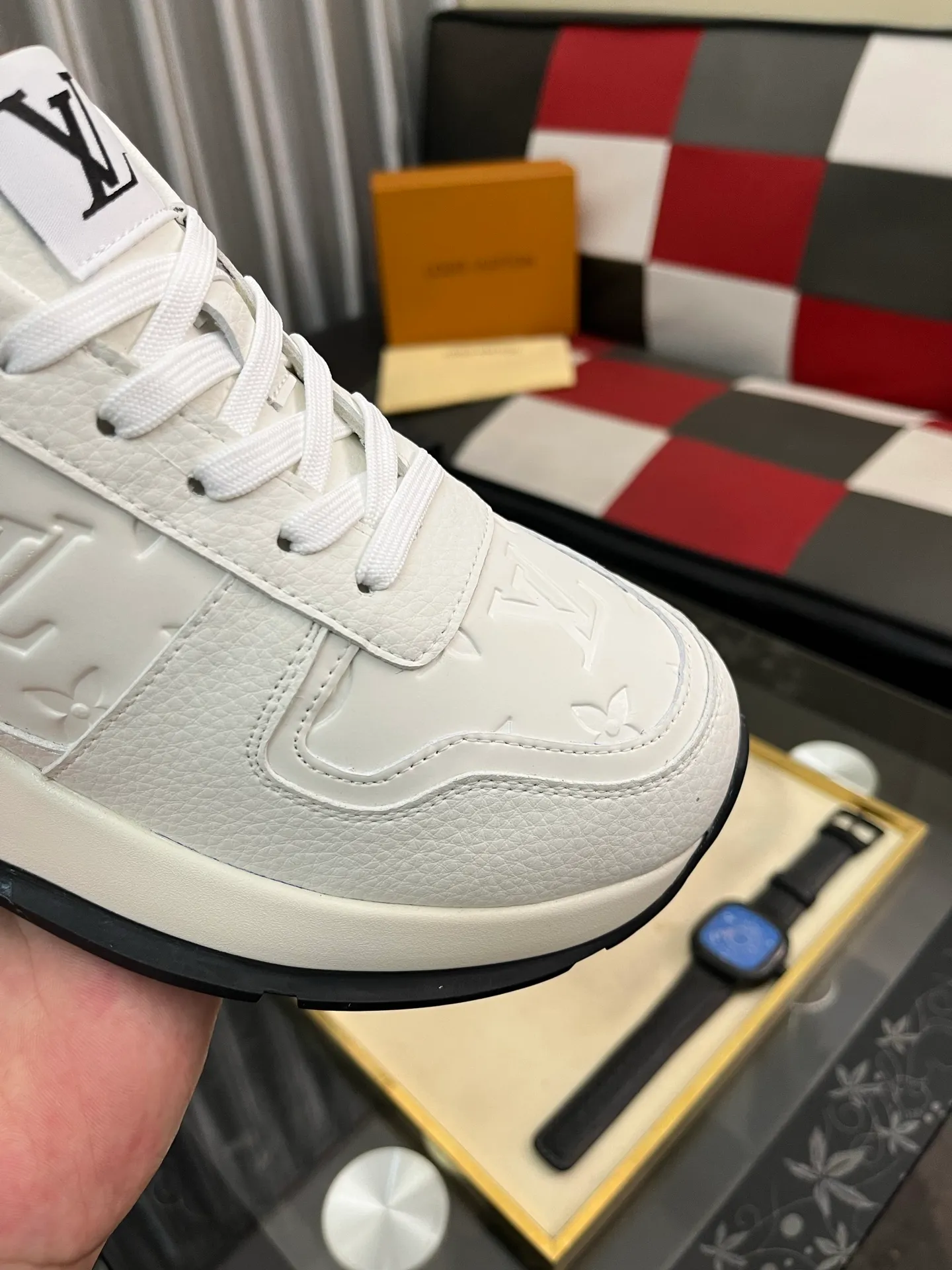 Men's shoes💰438⌚️⌚️《Louis vuitton/LV Louis Vuitton》original quality.~ Unique modern style sneakers. 🏃A must-have casual shoe for trendy men😍😍 Original brand imported from Italy, imported original leather, cowhide lining (refuses to discolor and grind feet) Sole: Original sole provided by the original factory, French lazy style design ⚠️Fit to the feet Original quality code number: 38-443️⃣Colors available